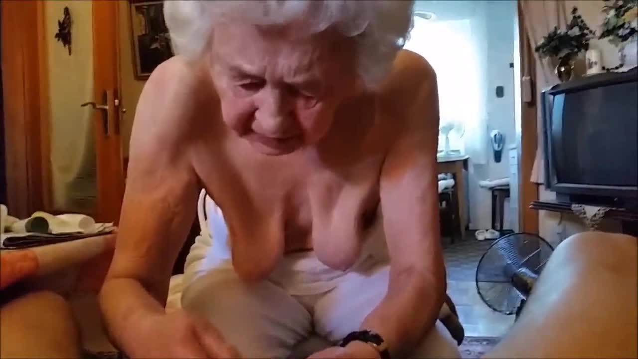 Alte Frau Massiert Schwanz Grandma Hd Porn Videos